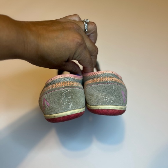 Plae Shoes size 13 kids with velcro closure - Picture 7 of 10